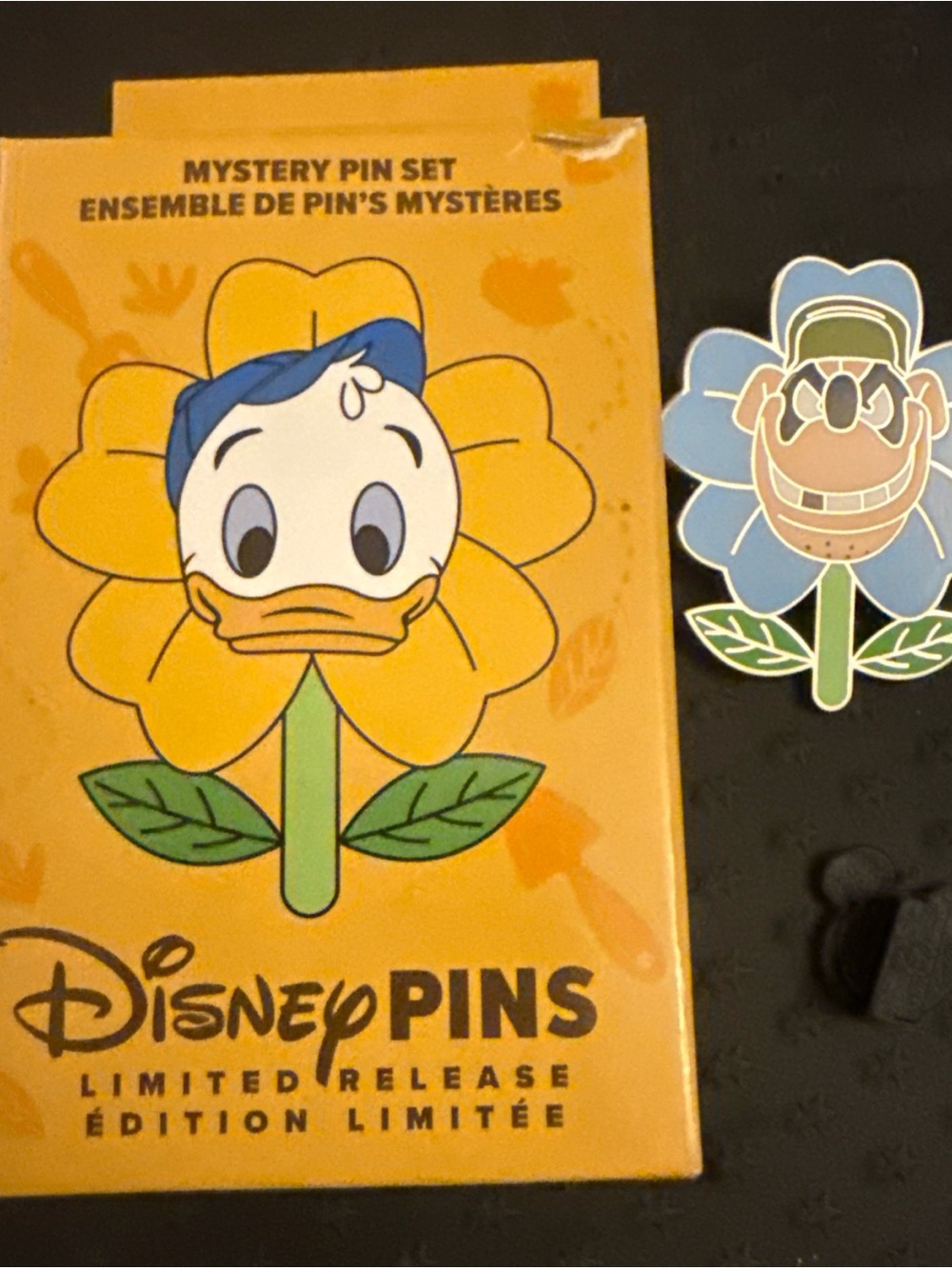 Disney bMystery Pin Set - Blue & Yellow Flower Limited release beagle boys